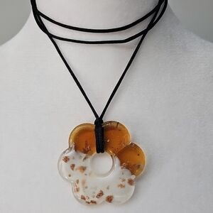 Urban Outfitters Cracked Acrylic Flower Child Choker Pendant Necklace Black Cord